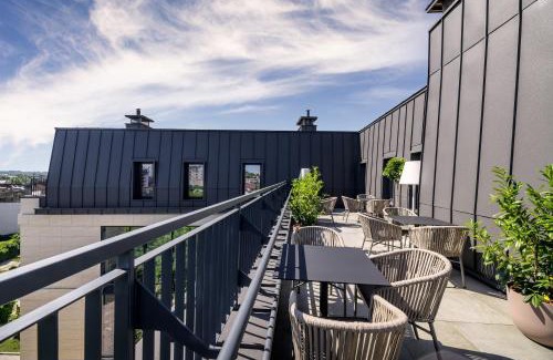 Yavory Hotel | Discover Maestral: Family-Friendly Bliss & Top Ratings
