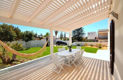 Marsala Villa | Beachside MAESTRALE Villa Elen: Family-Friendly Retreat