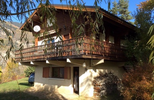 Saint-Martin-sur-la-Chambre Ski Chalet | Cozy Family Chalet with Pet and Child-Friendly Amenities