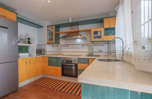 Nuevo Portil House | MAGALLANES - Elegant Home with Pool & Free WiFi Awaits