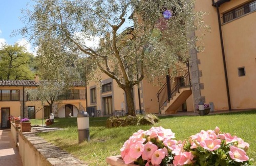 Castel del Piano Apartment | Magda House: Romantic Getaway with Ocean View and Pool