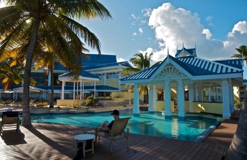 Lowlands Hotel | Relax at Magdalena Grand Beach & Golf Resort: Oceanfront Oasis
