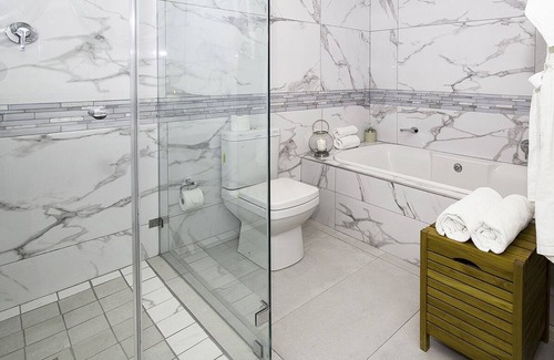 Simon's Town House | Discover Magellan’s Hotel: Modern Guest House in Simons Town