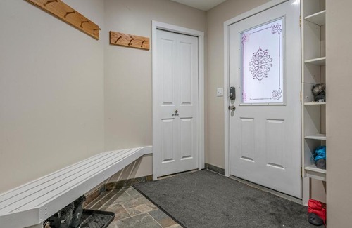 Silver Star Mountain House | Relax at Magenta Haus: Family-Friendly with Hot Tub Access