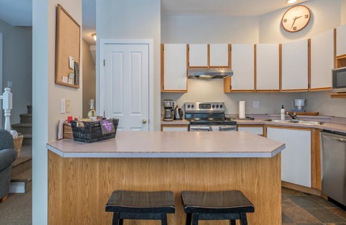 Silver Star Mountain House | Relax at Magenta Haus: Family-Friendly with Hot Tub Access