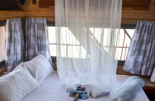 Colchester Other | Cozy Stay at Maggie May House Boat with Delicious Breakfast