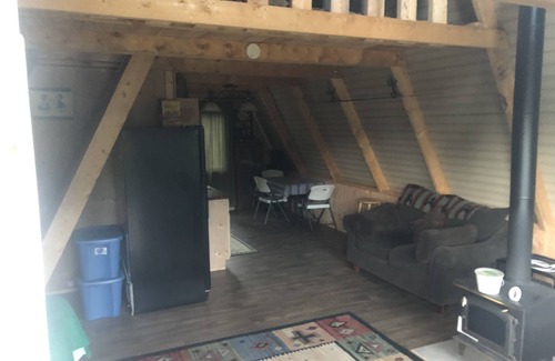 Salcha Cabin | Cozy Maggie’s Lake Cabin with Ocean View & Pet Friendly
