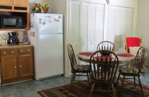 Maggie Valley Cabin | Cozy Maggie Valley Chalet: 10 Min to Ski Resort & More!