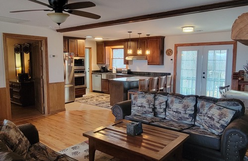 Maggie Valley House | Premier Host VRBO in Maggie Valley with Mountain Views & Spa
