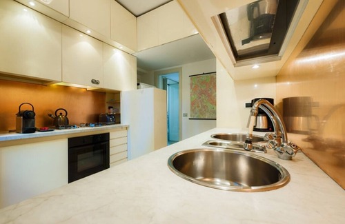 Monti Apartment | Discover Magic at Colosseum Rome City Center - Rated 10/10