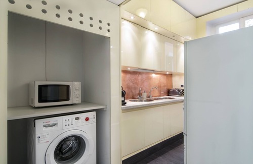 Monti Apartment | Discover Magic at Colosseum Rome City Center - Rated 10/10