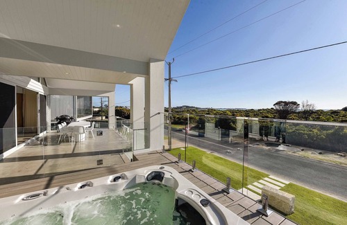 Waterhouse House | Magic Beach - Wifi, Beach Views