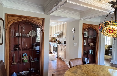 New Canaan House | Enchanting NYC Gingerbread Home - Rated 10/10 by Guests