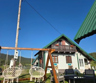 Zabljak House | Budget-Friendly Magic Corner with Breakfast & Family Amenities