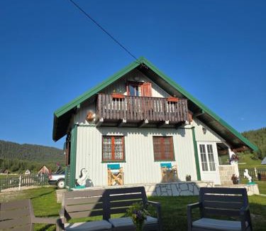 Zabljak House | Budget-Friendly Magic Corner with Breakfast & Family Amenities