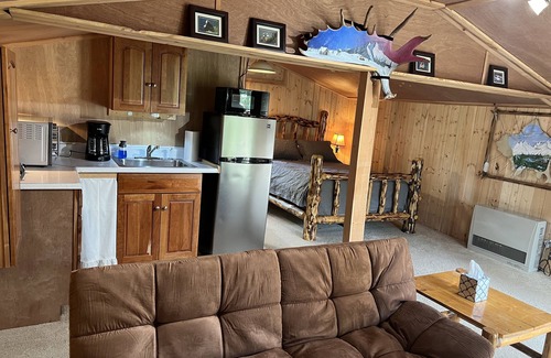 Kalifornsky Cabin | Perfect Getaway at Magic Dragon Lake Cabin with Kitchen