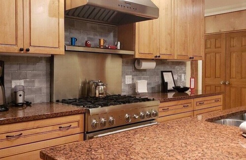 River North Apartment | Family-Friendly Magic Factory Loft with Kitchen & Accessibility