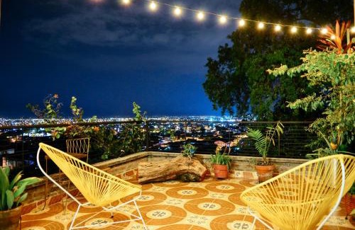Cali House | Enchanting Magic Garden House with Breakfast & Kitchen Access