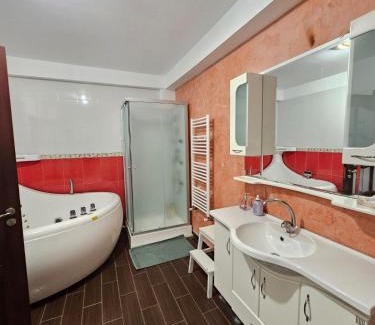 Tartasesti House | Discover Magic Garden: Pool, Events & Free Parking Awaits