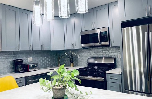 Washington Square West Apartment | Modern 2BD Apartment in Center City with Breakfast Included