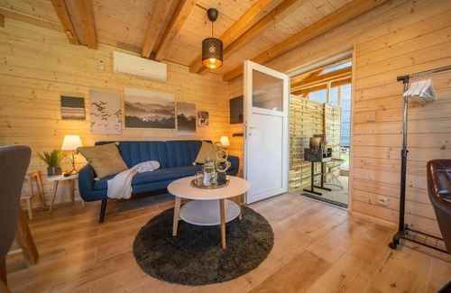Kamenice House | Cozy Tiny House Retreat by a Private Lake - Pet Friendly