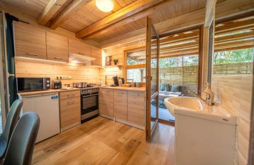 Kamenice House | Cozy Tiny House Retreat by a Private Lake - Pet Friendly