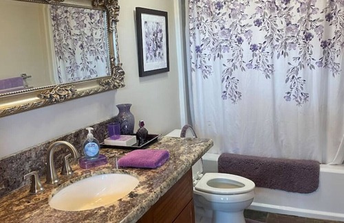 Paukaa Bed & Breakfast | Magic Skies Hawaiian Kingdom Hula Room