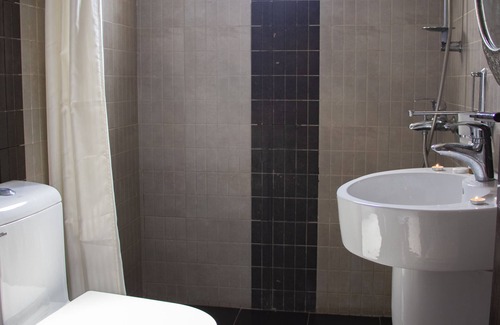 Salmiya Hotel | Cozy Magic Suite Plus with Pool and Spa Amenities