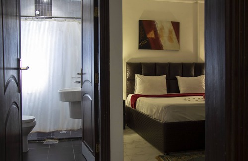 Salmiya Hotel | Cozy Magic Suite Plus with Pool and Spa Amenities