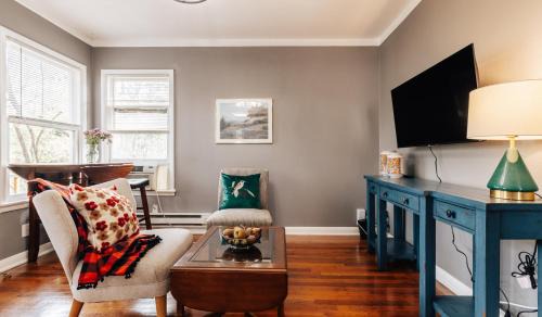 Austin House | Historic Tree House Retreat Near UT and Downtown Austin