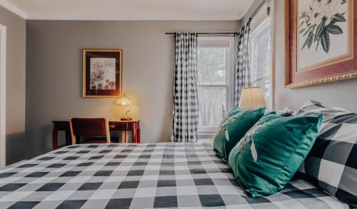 Austin House | Historic Tree House Retreat Near UT and Downtown Austin