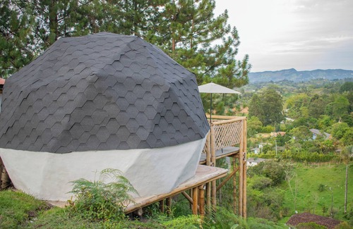 El Penol Cabin | Enchanting Escape at Magic View Guatape with Family Amenities