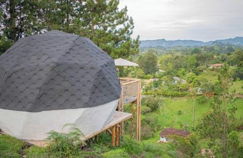 El Penol Cabin | Enchanting Escape at Magic View Guatape with Family Amenities