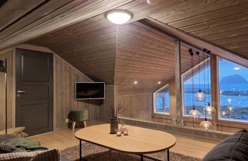 Vestvagøy House | Scenic Views Steps from the Best Beaches for Families