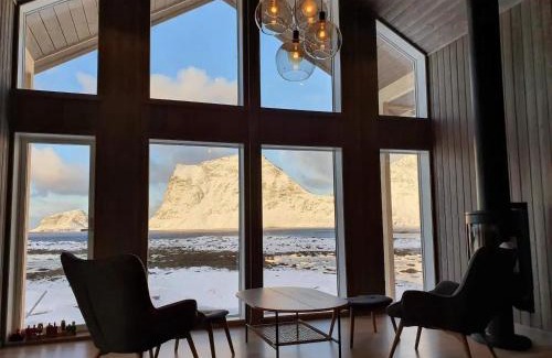 Vestvagøy House | Scenic Views Steps from the Best Beaches for Families