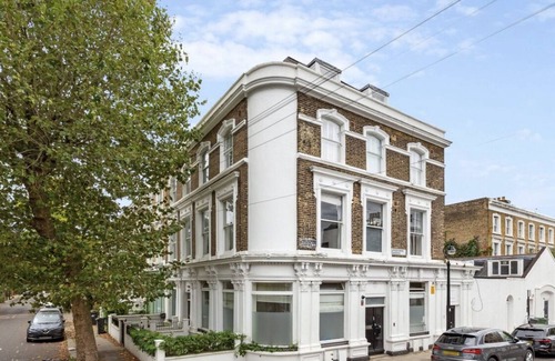 Vauxhall Apartment | Design-Led Duplex Apartment in Central London with Spa