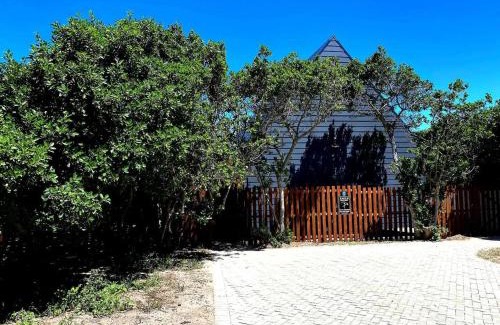 Van Dyks Bay Apartment | Enchanting Cabin Retreat in the Woods - Pet Friendly Escape
