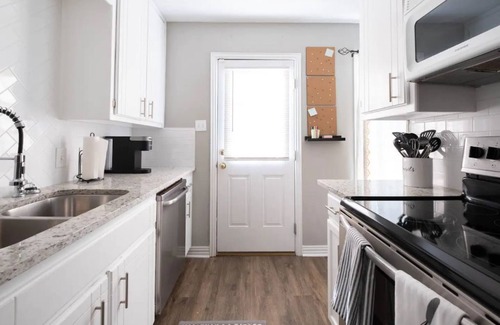 Amarillo House | Cozy Magical Carpet Cottage with Family-Friendly Amenities