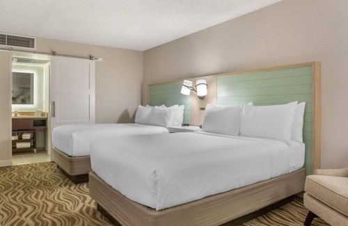Lake Buena Vista Hotel | Enchanting Escape: Family-Friendly Near Disney Parks