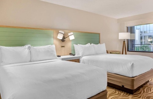 Lake Buena Vista Hotel | Enchanting Escape: Family-Friendly Near Disney Parks