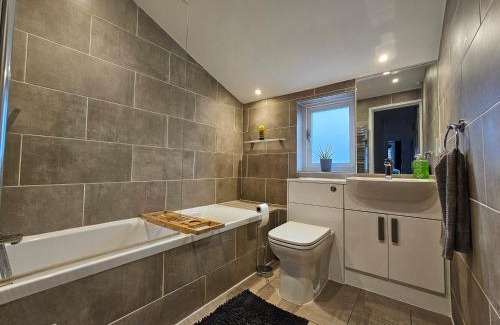Watford House | Enchanting Harry Potter Home in Watford with Free Parking