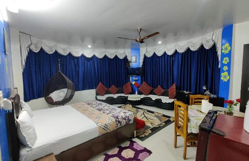 Baga House | Discover Baga: Pet-Friendly Retreat with Breakfast & Hot Tub