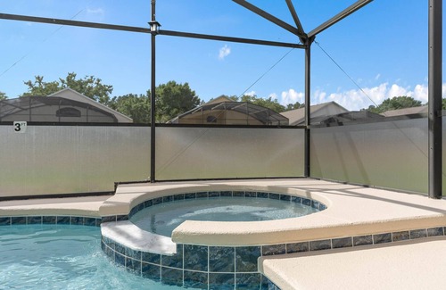 Westridge House | Muggle Manor: Family Haven with Private Pool & Spa