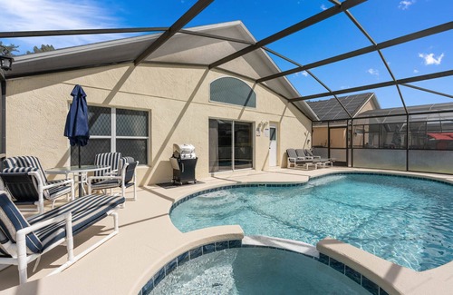 Westridge House | Muggle Manor: Family Haven with Private Pool & Spa