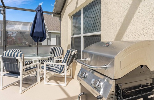Westridge House | Muggle Manor: Family Haven with Private Pool & Spa