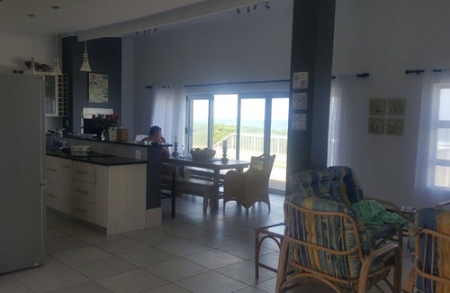 Cape Saint Francis House | Enchanting Maori Retreat with Kitchen Amenities Awaits You