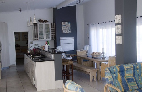Cape Saint Francis House | Enchanting Maori Retreat with Kitchen Amenities Awaits You