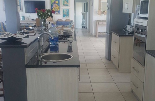 Cape Saint Francis House | Enchanting Maori Retreat with Kitchen Amenities Awaits You