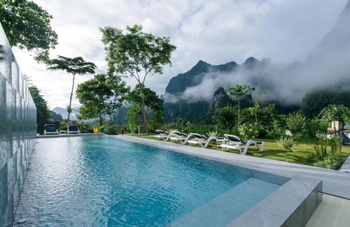 Khlong Sok Cabin | Enchanting Mountain View Resort with Pool and Oceanfront Dining