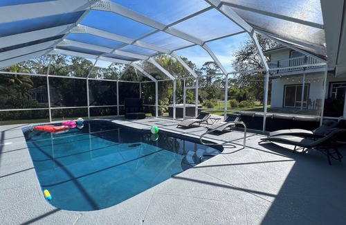 Naples House | Enchanting House in Naples with Pool and Spa Amenities